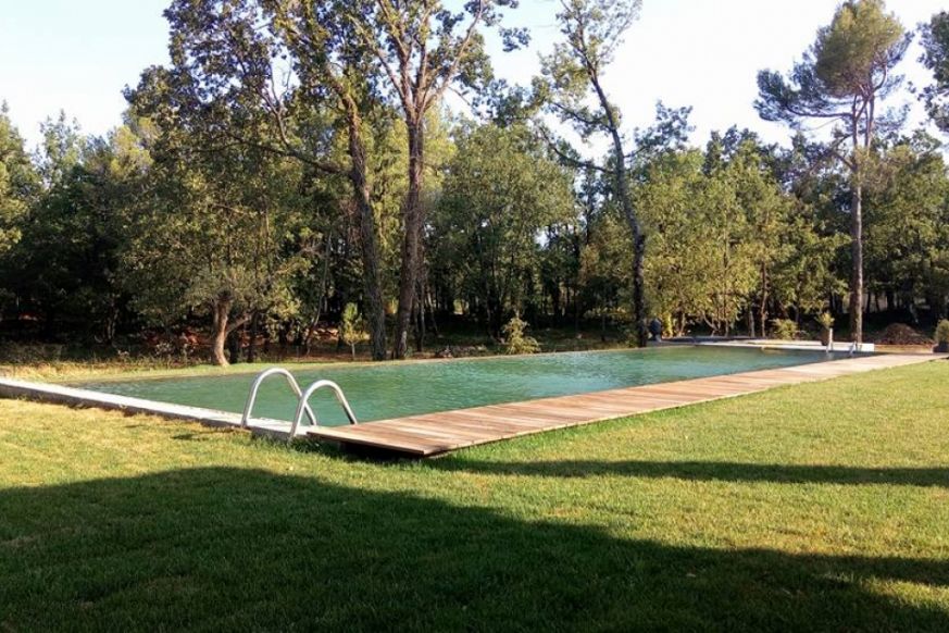 Belle piscine à débordement réalisé par Techni-piscines à Saint-Maximin-la-Sainte-Baume ➡️ goo.gl/T7w95i ! #piscine 👌