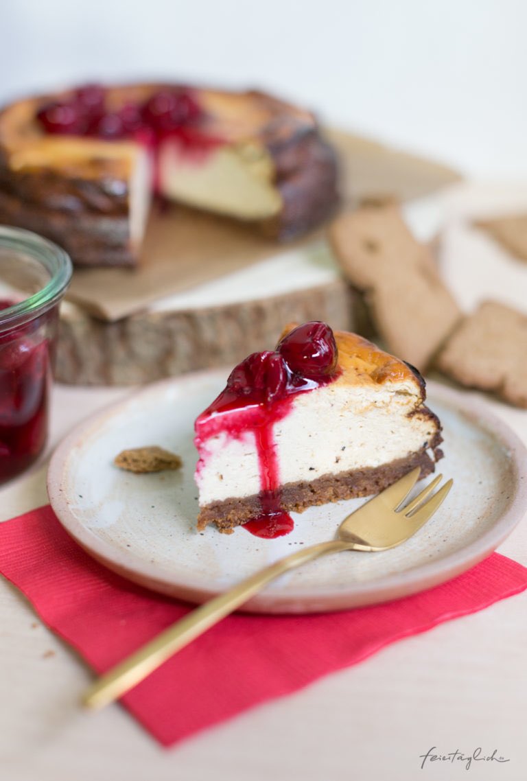 feiertaeglich's tweet photo. Die Adventszeit kann kommen! Mein liebster Winter-Cheesecake: Spekulatius-Käsekuchen mit Kirschen: https://t.co/FLwZ62Bwjq #advent https://t.co/gU5IWcwXur