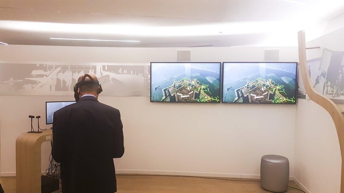TIM_Official's tweet photo. “Se la guida fosse a New York, non ve ne accorgereste”. Incontrare gli amici online e scoprire insieme i beni culturali, in una visita guidata a distanza, in realtà virtuale. #TIMHiTech è tutto questo e molto di più. https://t.co/mt0gQskdvx