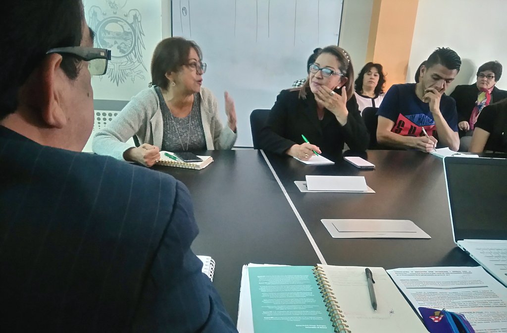 SePlaneacionBoy's tweet photo. #Ahora Amanda Mesa Camacho, quien lidera el #DAPB, acompaña al equipo de #PlaneaciónTerritorial en la preparación final de la presentación de las #ConvocatoriasBIO. / #PlaneayConstruye 🏞 https://t.co/pyHw7ykT42
