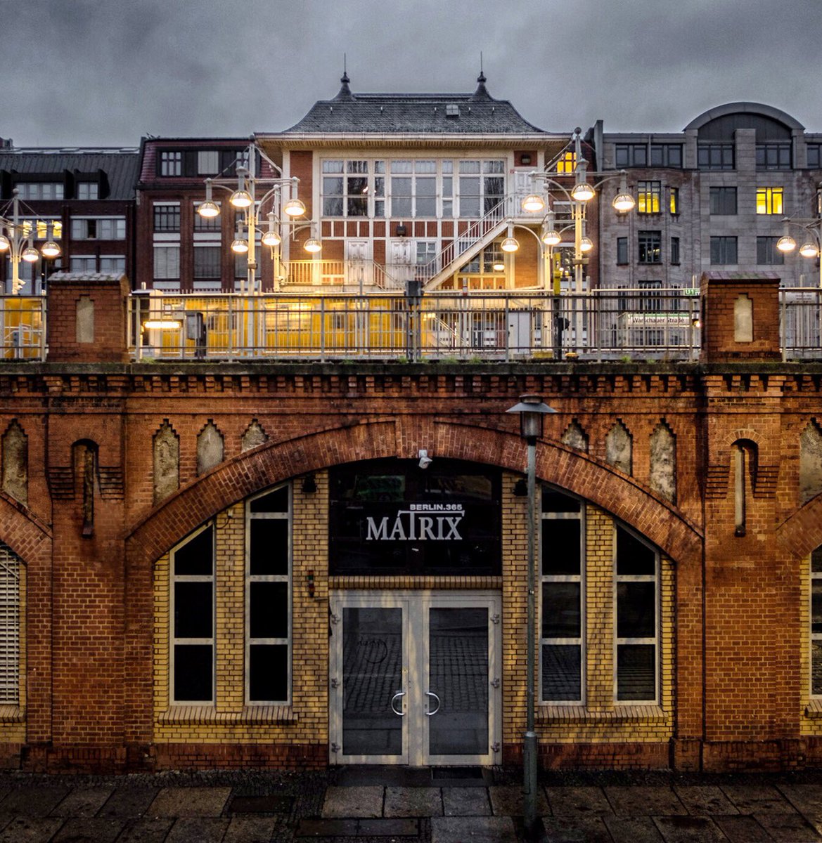Mulinarius's tweet photo. Matrix... in #berlintagundnacht... die BVG ist immer dabei... 💛
#bvg #weilwirdichlieben #meineliebe #berlin #matrixberlin #warschauerstraße #ubahn @BVG_Kampagne @I_love_Berlin https://t.co/0vYv204qlj