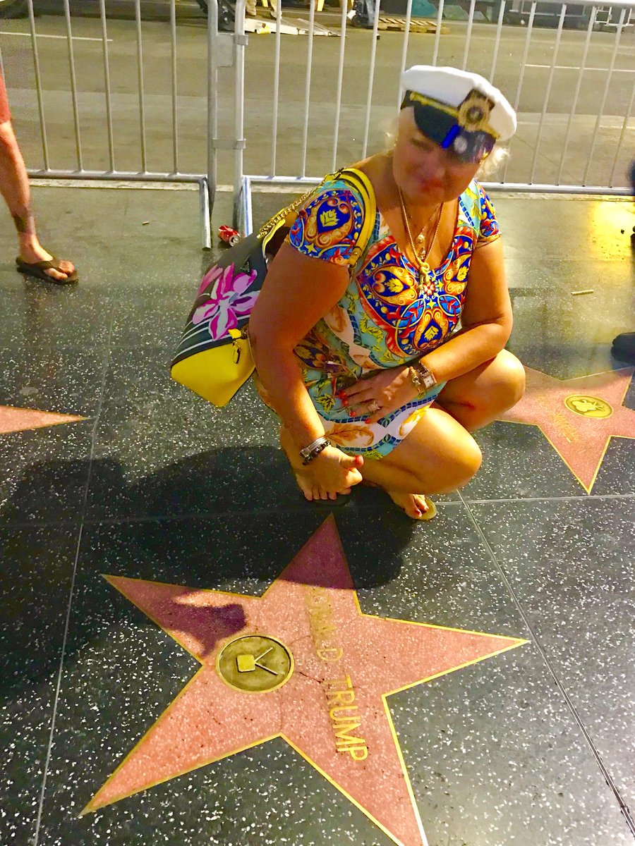VillaVRestate's tweet image. #walk if fame #marilyn MONROE #valentinaaved