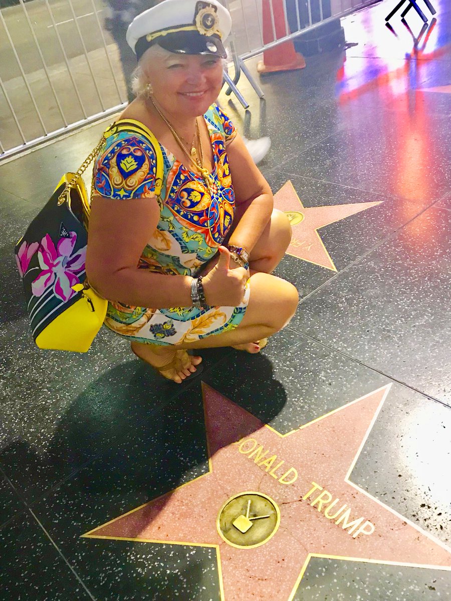 VillaVRestate's tweet image. #walk if fame #marilyn MONROE #valentinaaved