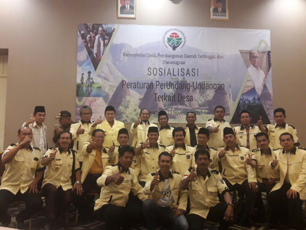 ApdesiDpp's tweet photo. Ketum @ApdesiDpp @SindawaTarang $ DPD se Indonesia siap mensukseskan seluruh program bp @jokowi ,Trims @EkoSandjojo https://t.co/2EI620UvbO