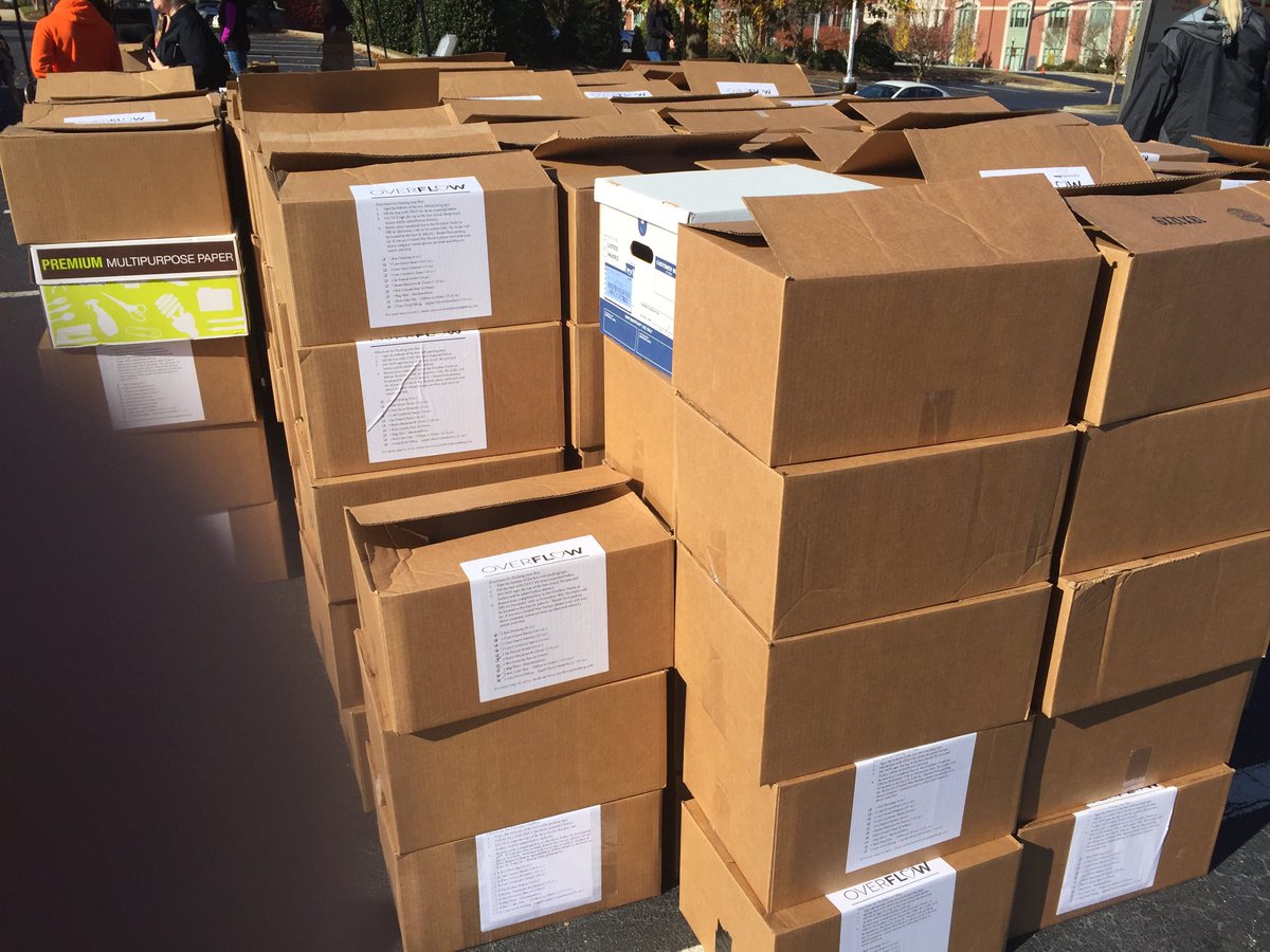 notamagi's tweet photo. Do you want a blessing? Come to FBS right NOW to deliver a food box and a turkey to a neighbor in need! #Overflow2017 https://t.co/i29xPtpkut