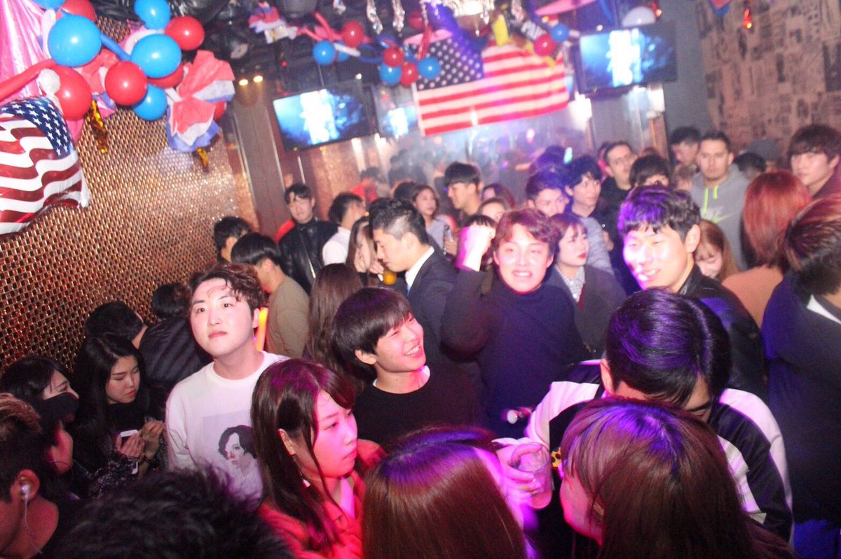 GLISTER_DJs's tweet photo. まだまだ盛り上がってます！

朝まで飛ばしまくりますよ！！

G3に集合です！ https://t.co/1ps4b9w4KF