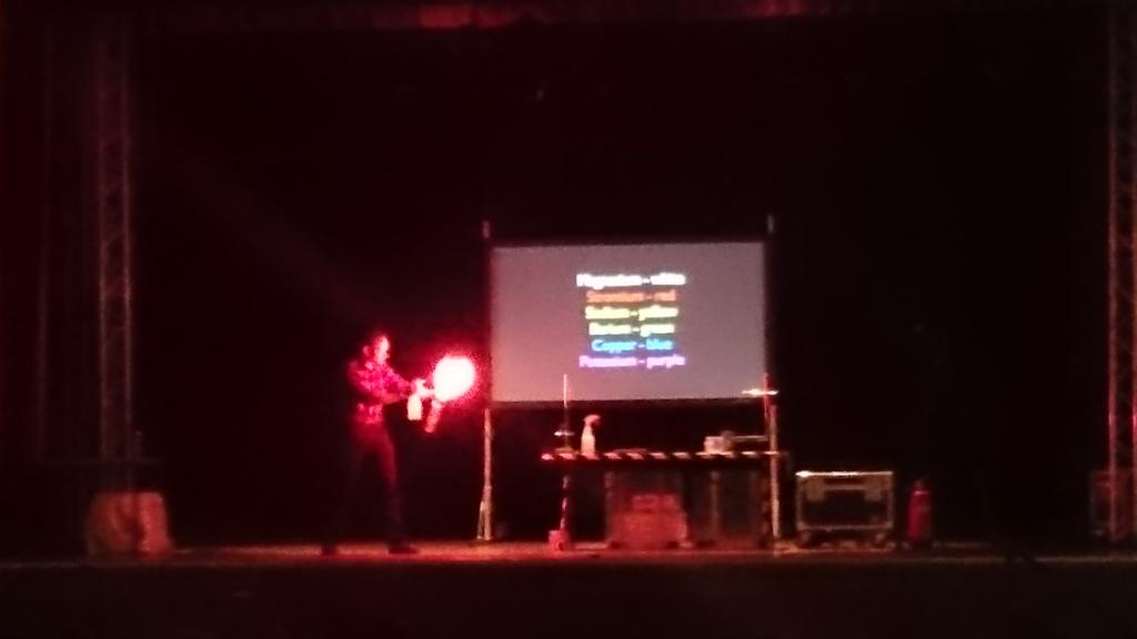 AbbieHope2's tweet photo. Enjoyable afternoon #LabLive17 @teesdaleschool @cheltscifest @EDFEnergy https://t.co/aLAFUuHbaZ