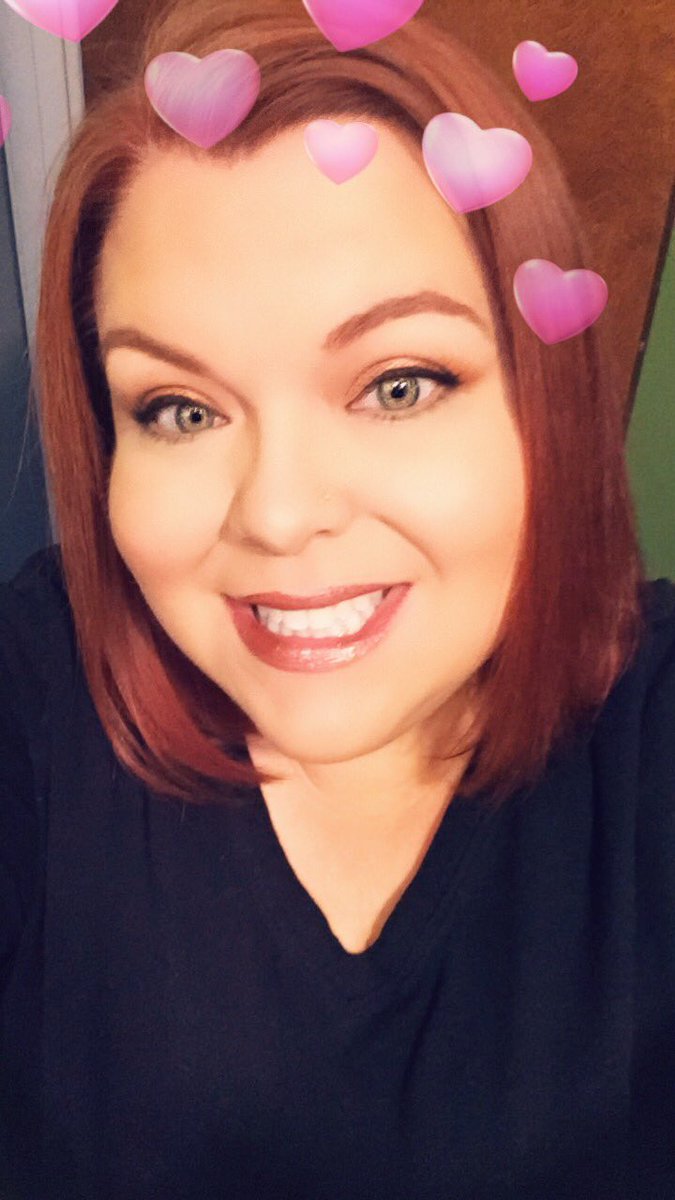mfarley438772's tweet photo. Eyes: Candlelight, Pink Posey, Copper Rose Shimmer, Onyx for. 
Lips: 2X Beige Champagne, 1x Nutmeg and Diamond Kiss Gloss. 
I think the Diamond gloss is going to be my new go to. Foundation: Tan inMessage to order. #Diamonds #gloss #makeupaddict #LipSense #vegan #pink #lipstick https://t.co/QypmMgtybS