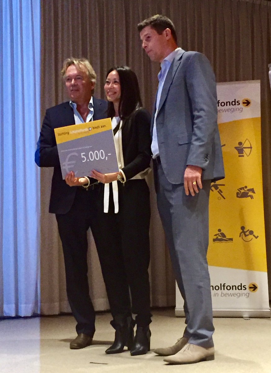PriscillaLoor's tweet photo. Mooie bijdrage van het @Schipholfonds voor de fitnesslaan #Nieuwveen voor @ipsedebruggen #trots https://t.co/qrTNKriA24