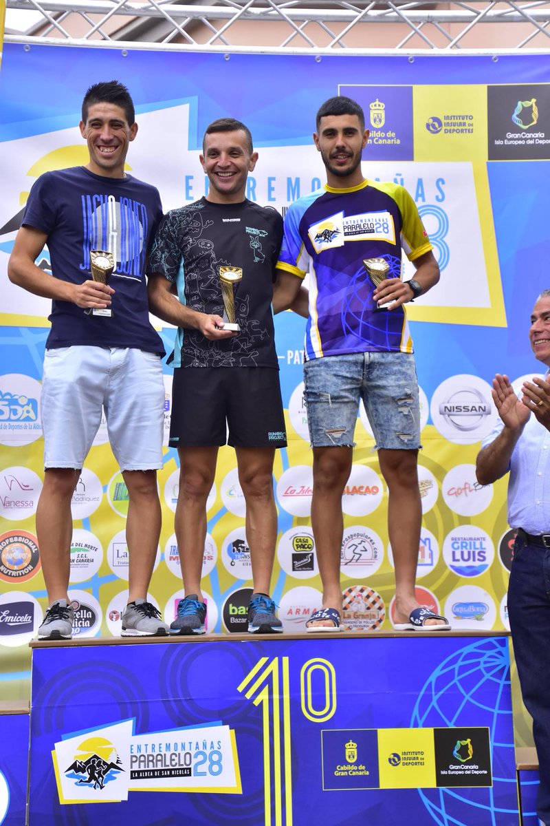 GranCanariaDep's tweet photo. Premios #GCIslaEuropeadelDeporte 2017🇮🇨
Hace unos días recogías  el Trofeo de campeón de la Maratón 42km @EntrMParalelo28 y en 4 días recogerás el Premio al mejor deportista de tu municipio, La Aldea de San Nicolás. 
¡Eres grande, @JaviS0sa! Nos vemos el domingo👋 https://t.co/v2g6h86Ten