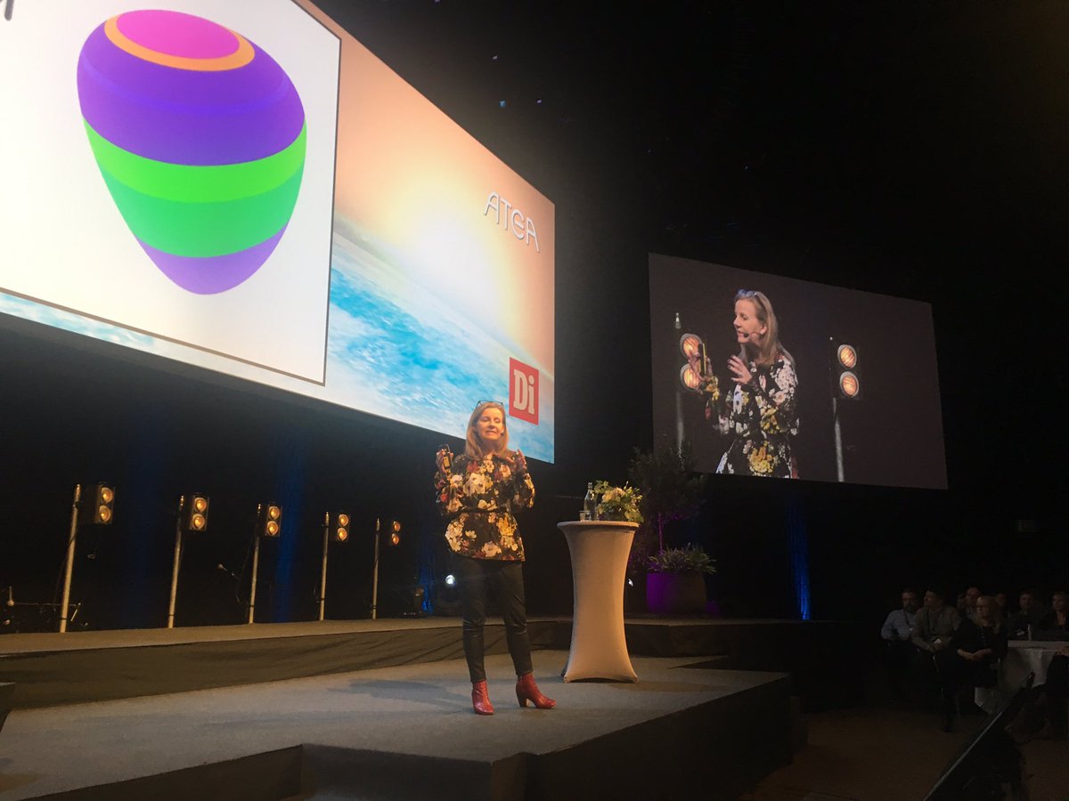 MiaForsang's tweet photo. Wow! Tror att alla på #didigistrat vill bli parter med @TeliaSverige efter vår fantastiska VD @HBarnekow innovativa föredrag. Vikten av värdeskapande #ekosystem och partnerskap, hur Telia #digitaliserar Sverige och vikten av #kundbesatthet . @didigital_se https://t.co/Y01vbz2YpA