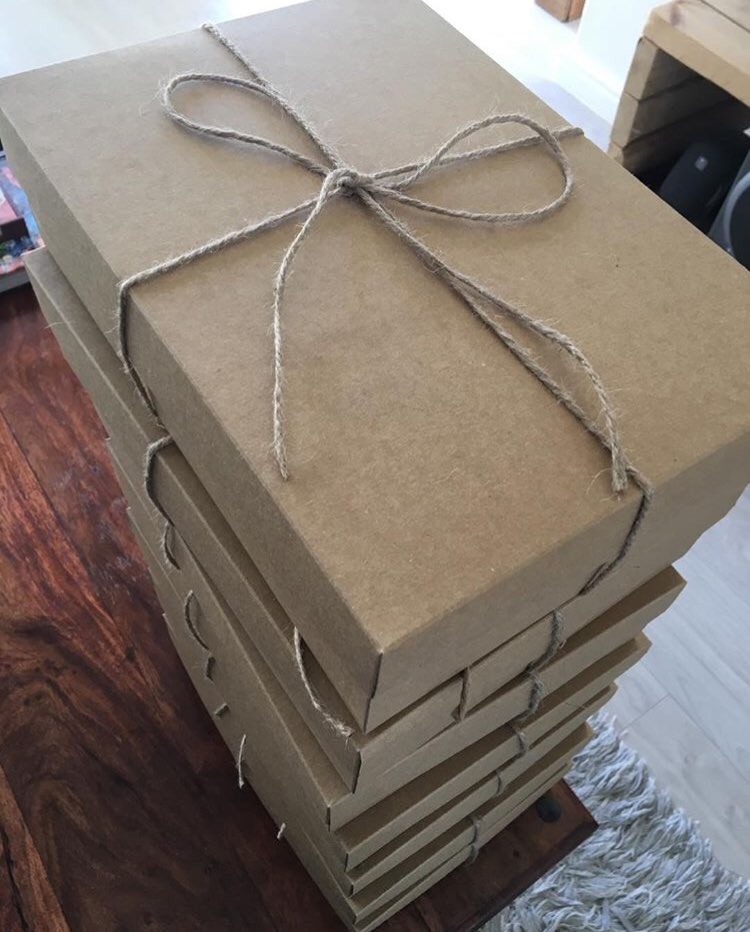 ZestlyBox's tweet photo. Minimalistic on the outside, OMG on the inside! 🎁 #corporate #gifting https://t.co/IFJiSYqldD