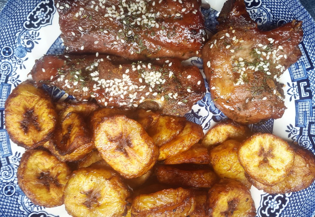 DojaCulinary's tweet photo. Our Honeysuckle Pork Chops and Dodo (Fried Plantain)
#DojaGrill #PorkLoversTour #BackToBasics #bbqueue #BBQ
#SuperStarWednesday https://t.co/m6OrRDr9SY