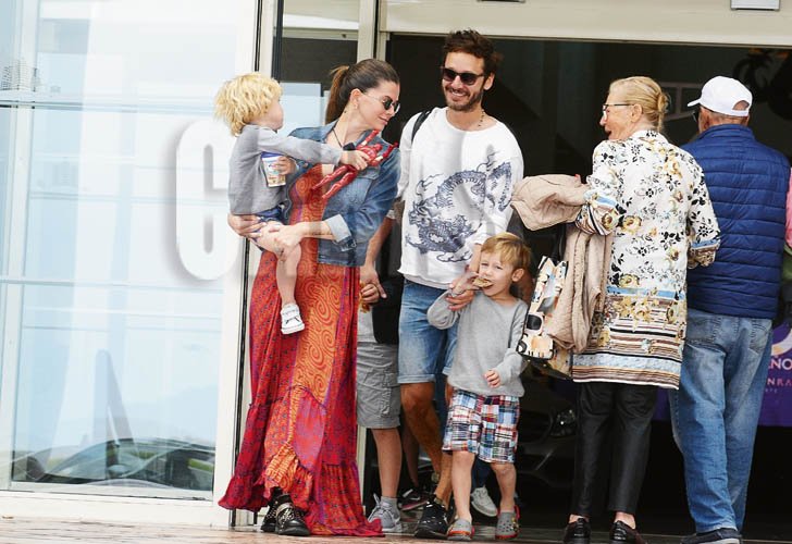 ChinaSuarezRus's tweet photo. Divinos 💕 @chinasuarez @benjavicunamori https://t.co/c1L0q3o9Hf