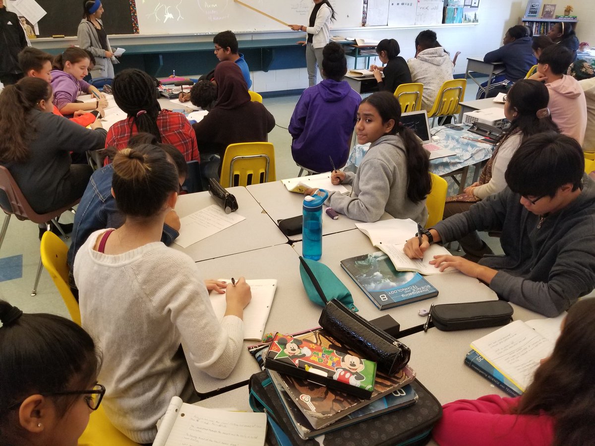 TDSB_Islington's tweet photo. Gr8 Students doing the teaching @tdsb @LN22_tdsb #owningthelearning   @s_spyropoulos @TDSB_STEM @MitzieHunter https://t.co/SimhlIY5Zi