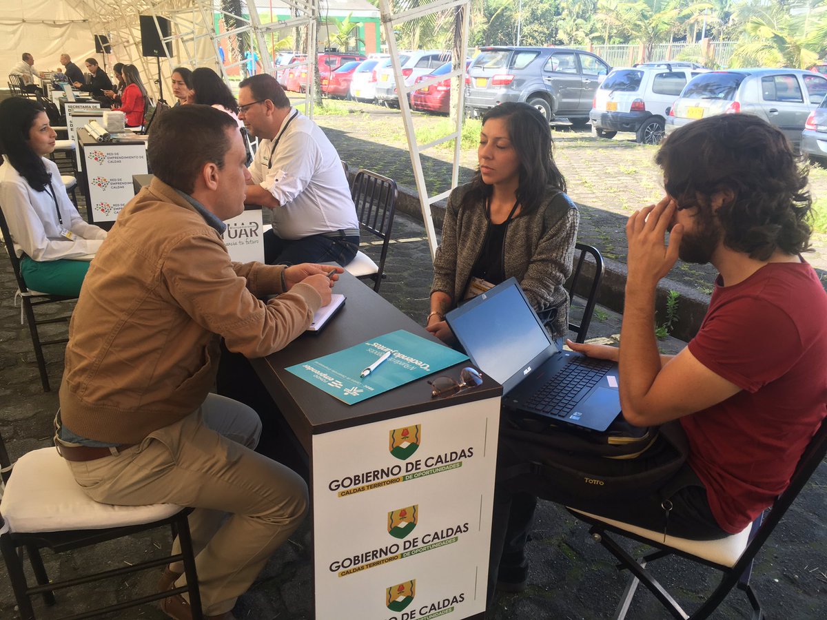 CCManizales's tweet photo. Hasta ahora tenemos la asistencia de 50 personas entre compradores y vendedores con negociaciones cerradas de 32 millones de pesos aproximadamente. https://t.co/W62hGwZsgV