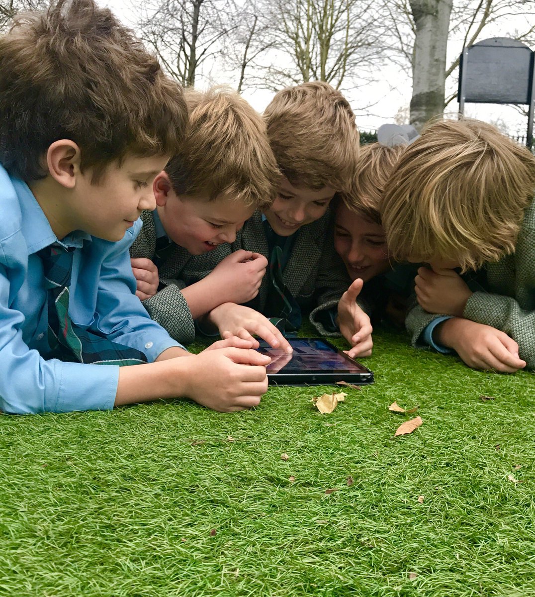 BroomwoodBoys's tweet photo. Making movie trailers on their iPads - hoping to become the next @TheDarkNolan #directors #tech #nlform2 https://t.co/tqfhB1NZHL