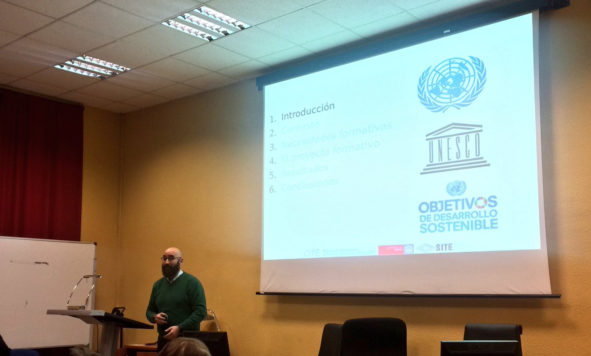 talonsosainz's tweet photo. Una alegría encontrarme con
@a_coronado_m de @UNED presentando en #CITE2017 la comunicación “La Educación para el Desarrollo y la Ciudadanía Global en el Tercer Sector. Las ONGD como agentes de construcción de la ciudadanía” https://t.co/siqSSbWKcC