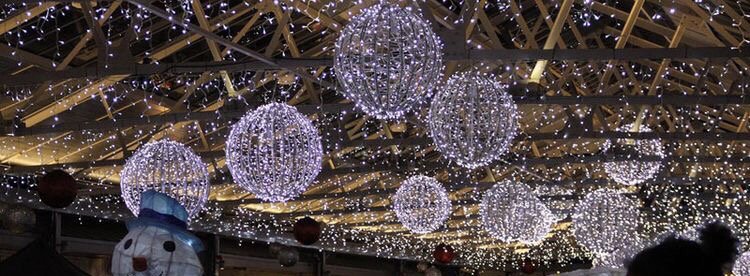 Harry_Nicole_'s tweet photo. We had a special visitor 🎅🏻. Now counting down until the lantern parade &amp; Christmas lights! 4pm #londonchristmas https://t.co/UzuJWECQnu
