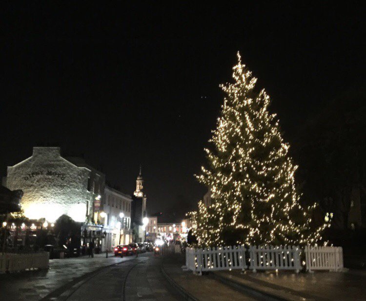 Harry_Nicole_'s tweet photo. We had a special visitor 🎅🏻. Now counting down until the lantern parade &amp; Christmas lights! 4pm #londonchristmas https://t.co/UzuJWECQnu
