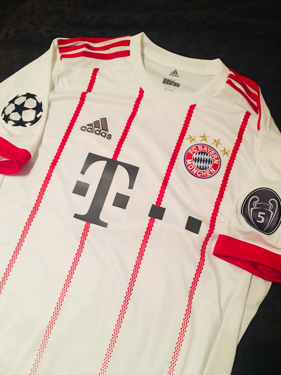 MrReJeX's tweet photo. Neues @FCBayern Trikot mit meinem Namen! 😊 https://t.co/EtTusC36eP