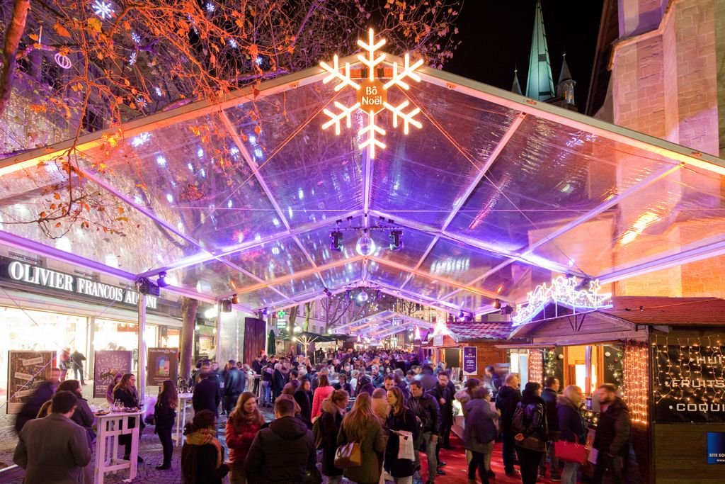 LausanneCO's tweet photo. Ne manquez pas le lancement du marché de #Noël #BôNoël et du @LausanneLumiere ce soir à #Lausanne. #MyLausanne 
https://t.co/6E6bKTFoIB https://t.co/2iJ1iBiEvp
