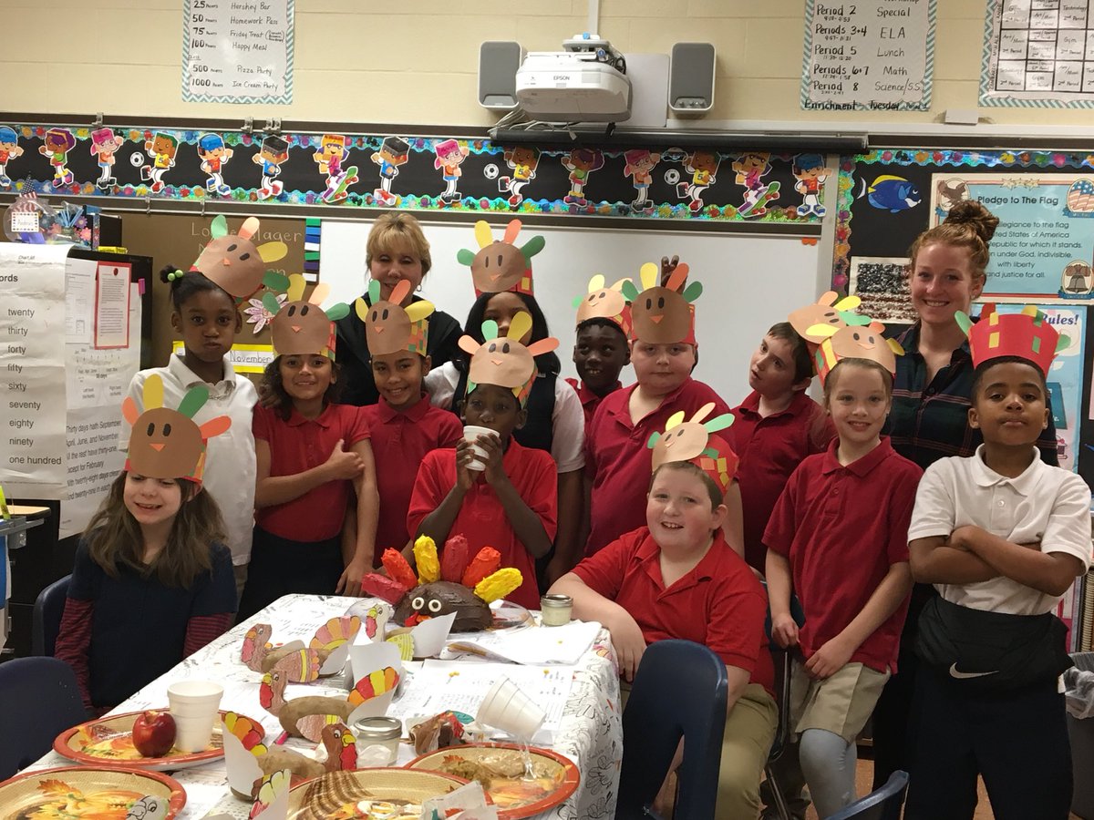 AdiShmuelSLP's tweet photo. Happy thanksgiving from Mrs. Andrus’s class @LoudenslagerES https://t.co/FRNOA45I0a