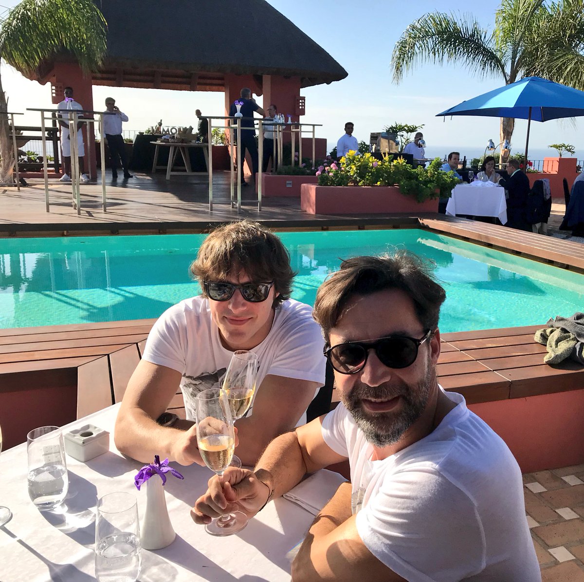 Disfrutando antes de la lluvia de estrellas. 😏👌 #GuiaMichelin2018 #GalaMichelinTenerife 
<a href="/QiqeDacosta/">Quique Dacosta 🪼🍊</a> <a href="/JordiCruzMas/">Jordi Cruz Mas</a>