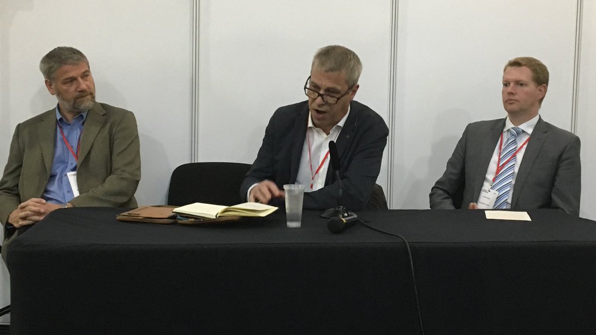 The #FacilitiesManagement Panel <a href="/CIBSE/">CIBSE</a> #Build2Performِ - taking questions now - problems facing #fm today...