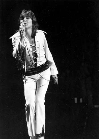 OnCikCom's tweet photo. Teen idol David Cassidy, ‘Partridge Family’ star, dies at 67 - https://t.co/JuDpTbHAHi https://t.co/IwX6xJUuNq