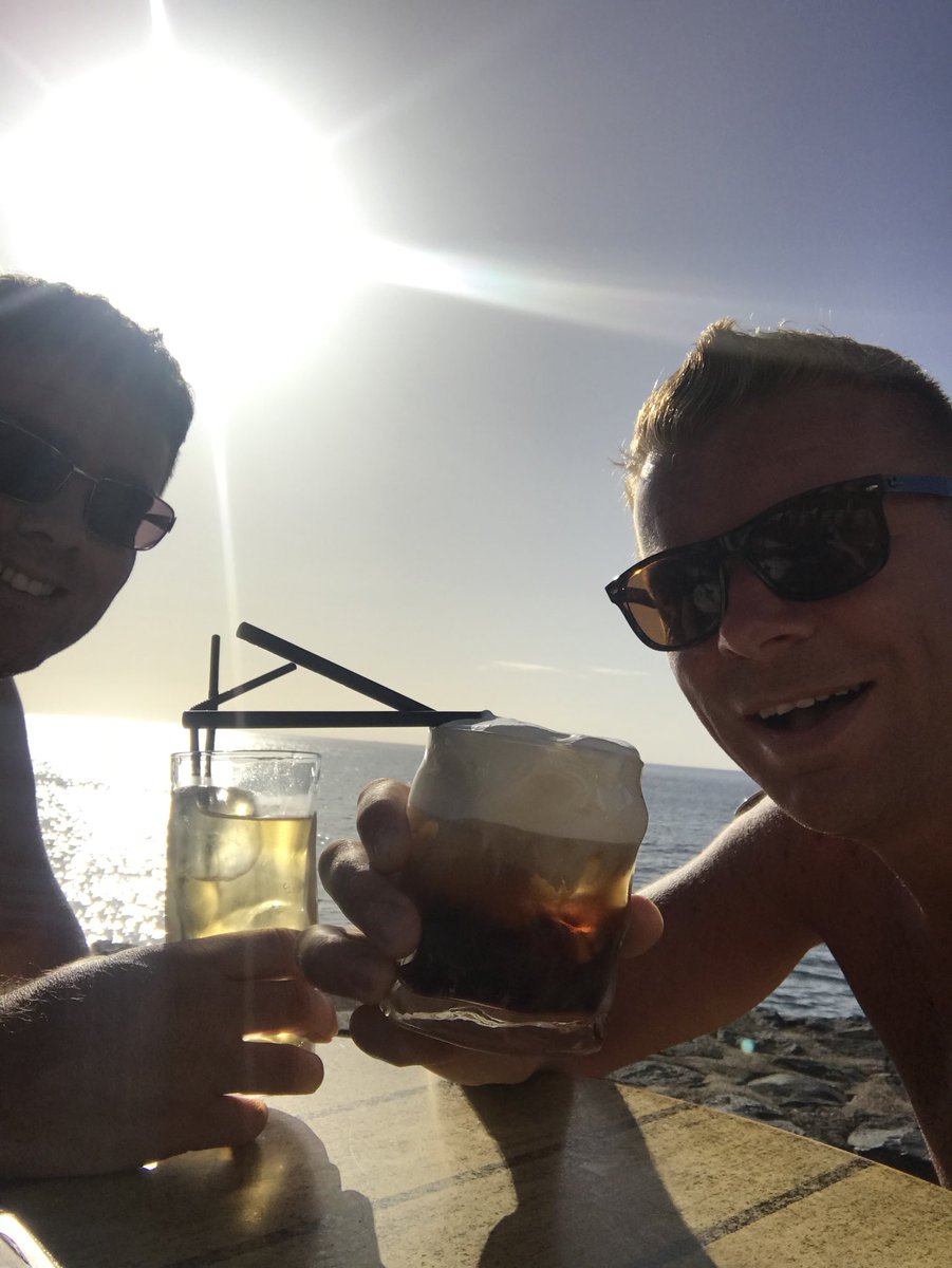 day1_mike's tweet photo. Happy rainy day peeps #cocobeachbar🍸 https://t.co/uHhF76F5ix