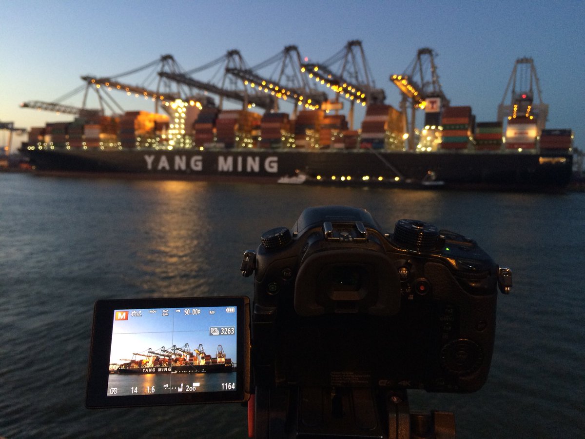 Videobureau's tweet photo. #timelapsetime #rotterdam #maasvlakte @PortOfRotterdam https://t.co/RUGNIucwFr