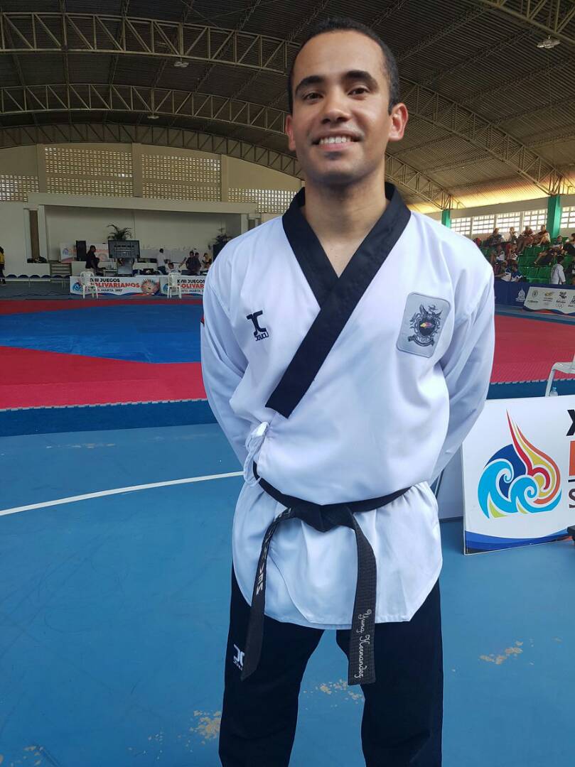 jvmaicavares's tweet photo. Con constancia y disciplina se alcanzan grandes metas! El monaguense Yung Hernández se lleva el BRONCE🥉en figura individual masculino #Taekwondo🥋 #Poonsae #Bolivarianos2017 #MonagasPotenciaDeportiva https://t.co/psQdxBAvW1
