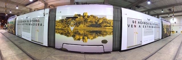 weare_brave's tweet photo. #Extremadura pasea por Sevilla en tranvía. 😊 Diseño del vinilado del Tranvía de Sevilla para la campaña "Se acerca el otoño. Ven a Extremadura" de @Extremadura_tur. #diseño #publicidad https://t.co/91ufxCb5mF