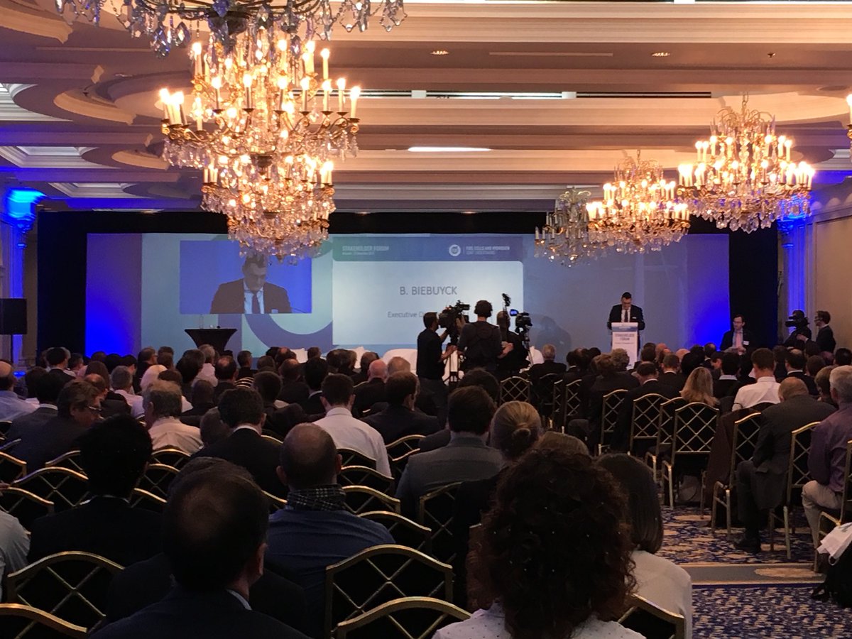 CleanHydrogenEU's tweet photo. #10_FCHSF Executive Director @bartbiebuyck summarising the rich programme & key messages of the special 10th edition of Stakeholder Forum https://t.co/1vyLHAOO8D