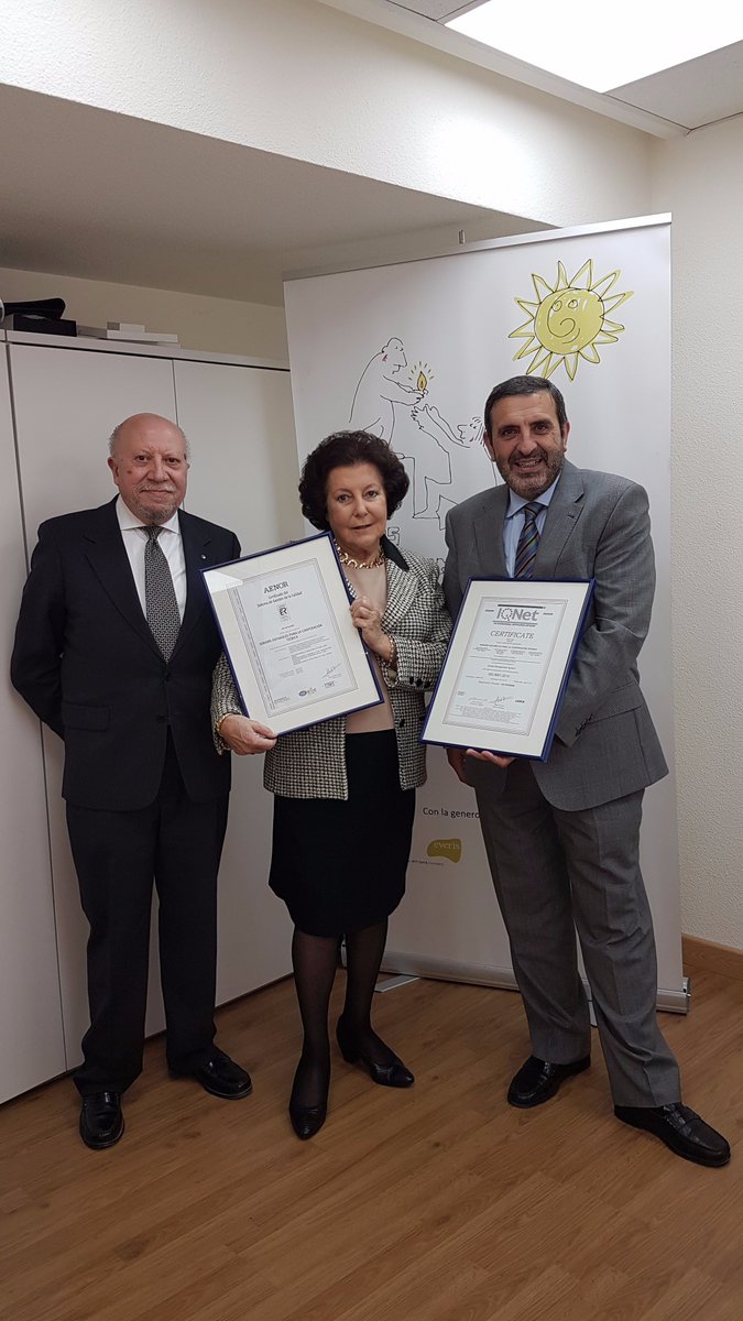 #SECOT recibe de manos de Felipe Gimeno, Jefe de Operaciones y Tecnología del Servicio de Industria de <a href="/AENOR/">AENOR</a> el sello de calidad ISO 9001 que acredita la eficiente implantación de su sistema de gestión de la calidad #apostandoporlamejoracontinua