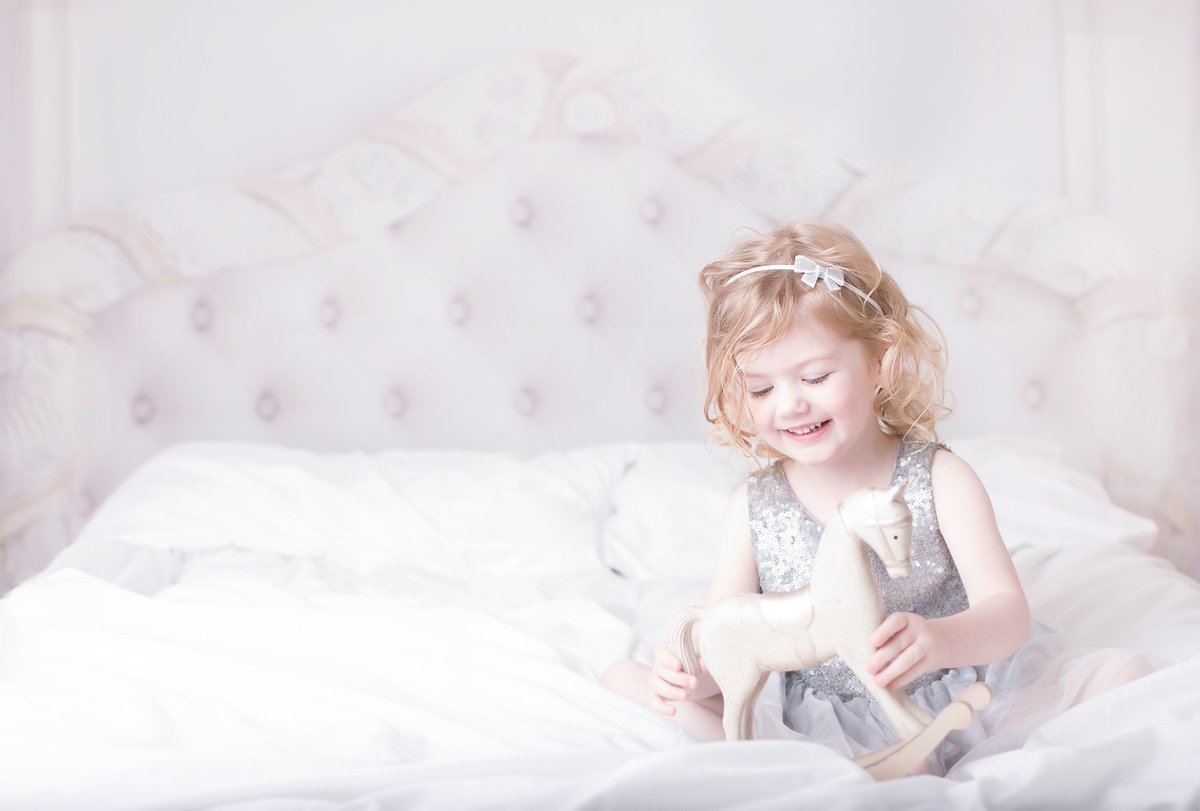 DebraJanePhotos's tweet photo. Christmas minis this weekend :)

#Christmas #model #child #Santaclaus #Gloucester #Cheltenham #family #photoshoot #CuteSmile #ChristmasShopping #ChristmasIsComing #christmasgifts #grandparents #lovechristmas #glitter #sparkle #Bristol #Oxford #photography #babygirl #excited https://t.co/zXtqz2ktzY