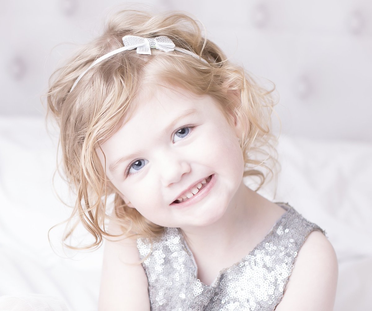 DebraJanePhotos's tweet photo. Christmas minis this weekend :)

#Christmas #model #child #Santaclaus #Gloucester #Cheltenham #family #photoshoot #CuteSmile #ChristmasShopping #ChristmasIsComing #christmasgifts #grandparents #lovechristmas #glitter #sparkle #Bristol #Oxford #photography #babygirl #excited https://t.co/zXtqz2ktzY
