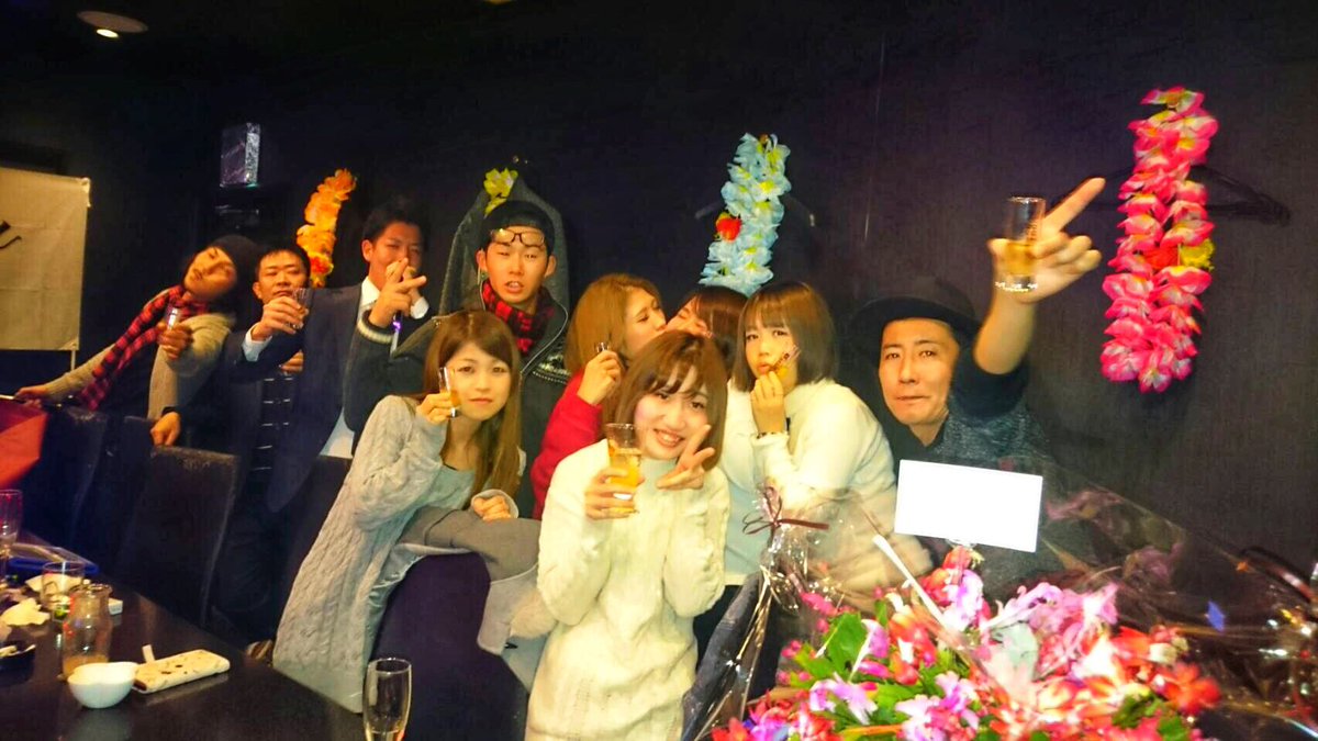 Bar_Anal_3150's tweet photo. 【Bar✽~穴流~】

昨日もみんなありがとう😋✨

友達の誕生日会(前祝いw)
平日なのに集まってくれました😚🙌

誕生日ということでお店から
シャンパンを🥂🥂
友達からはいろんな
プレゼントを🎁🎁

朝まで
ありがとうございます🙇🏼💟

今日も19:00~
Bar穴流OPENです！！

よろしくお願いします🌟 https://t.co/BnHFvCqMCa