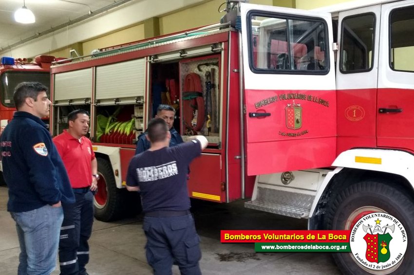 BomberosBoca's tweet photo. El pasado fin de semana nos visitaron amigos de Bomberos de Moreno (Argentina) y de Bomberos de Machala (Ecuador) Gracias por la Visita!!!! https://t.co/l7mMYS8NU8