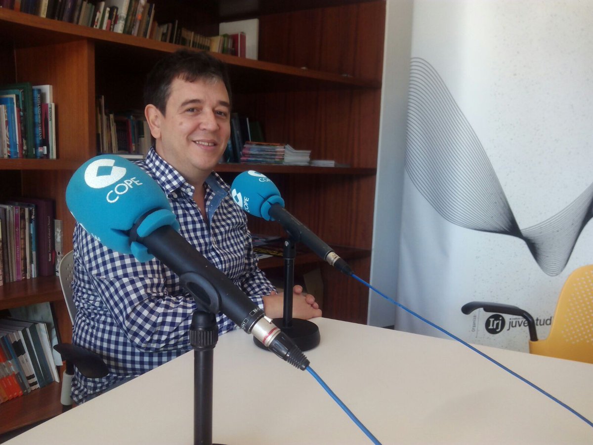 CopeRioja's tweet photo. Hilario Andrés de La #VentanaDeTales, procesos de participación juvenil; Semanas de #RadioYJuventud 📡OnAir, estamos en la Onda con @irjjuventud
https://t.co/2UQlkYT16G https://t.co/OfPbHRHkmG