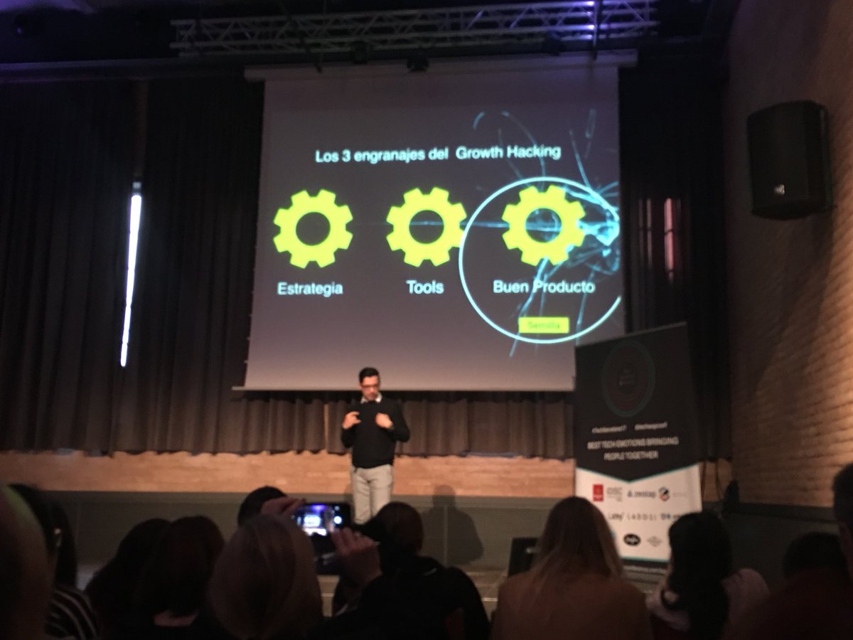 Immapg1's tweet photo. Comenzamos con @rafaeldejorge hablando de los 3 engranajes del growth hacking #TechBarcelona17 https://t.co/1piXnJtTqP