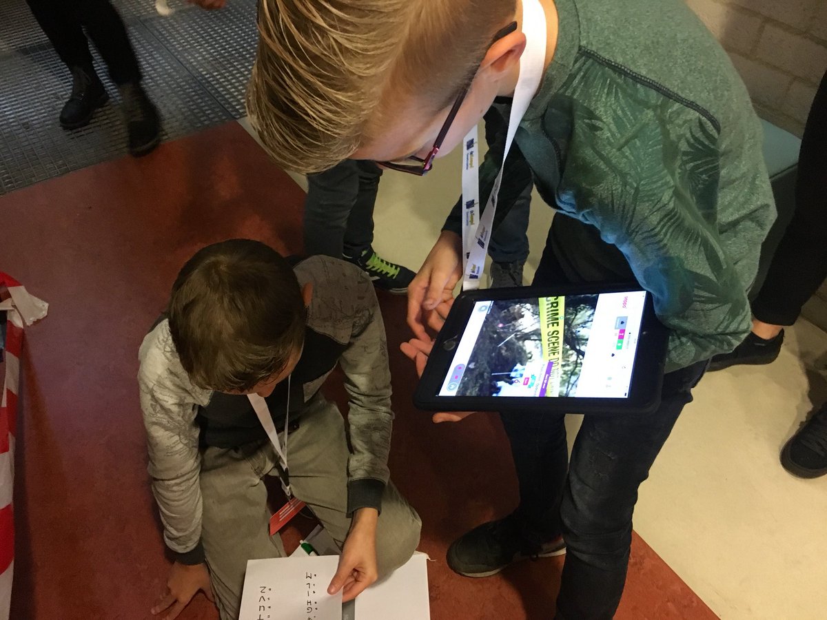 Betrokken kinderen op de #MakeITdag op de Kempel.
2 studenten maakten een <a href="/seppoio/">Seppo.io</a> spel. #ontdekkendleren #actief #techniek @warempel