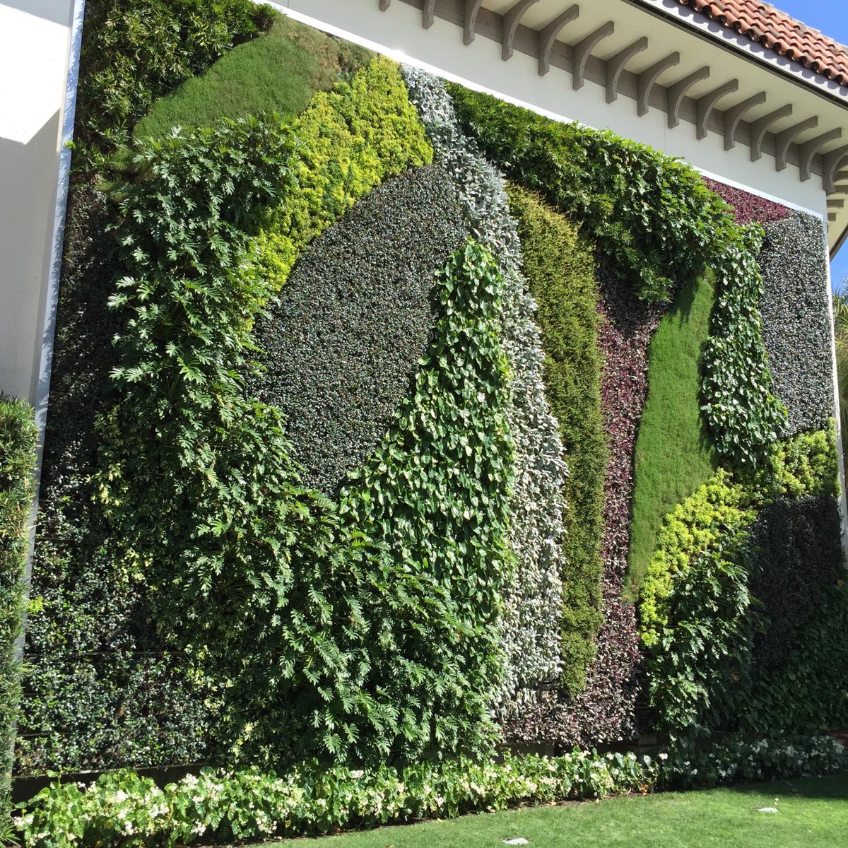 #Workplaces with little natural light or greenery report higher levels of sickness absence. It's in our Global Report: interf.ac/2zXeDOL