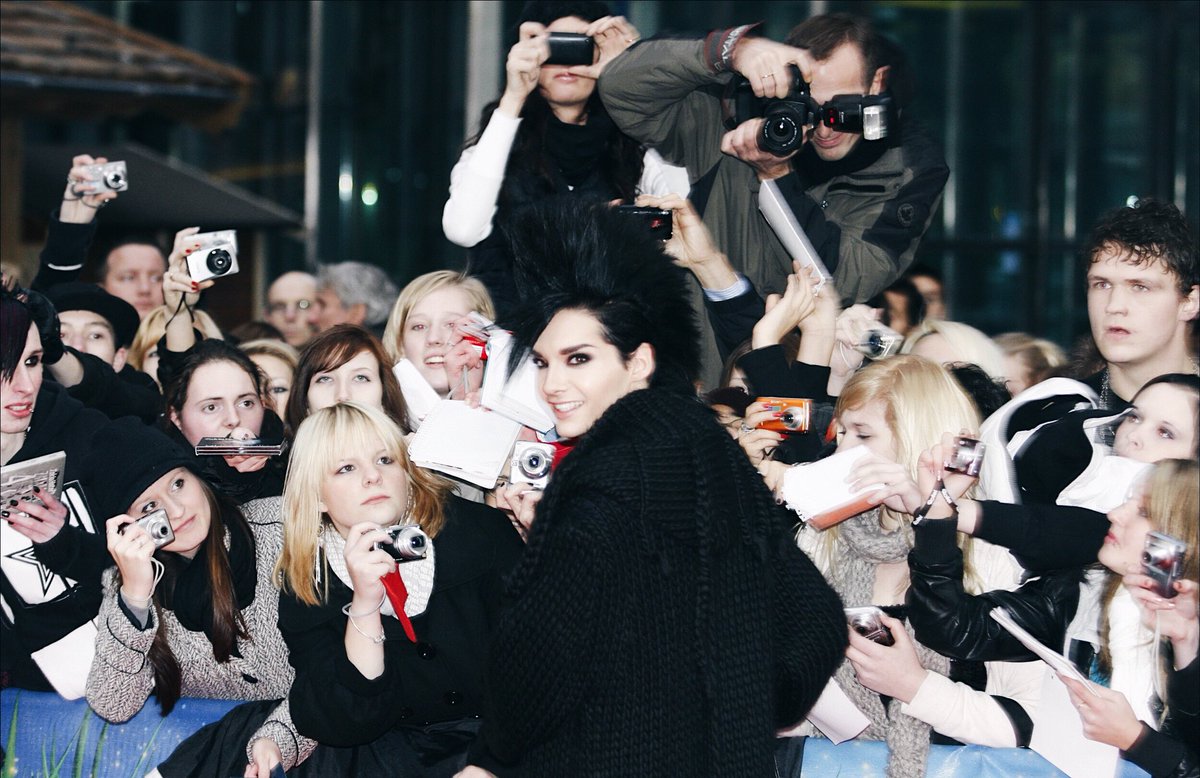 tbtokiohotel's tweet photo. 22.11.2009: Bill at the #arthur2 Premiere in Berlin, DE https://t.co/2cfAqxNQqZ