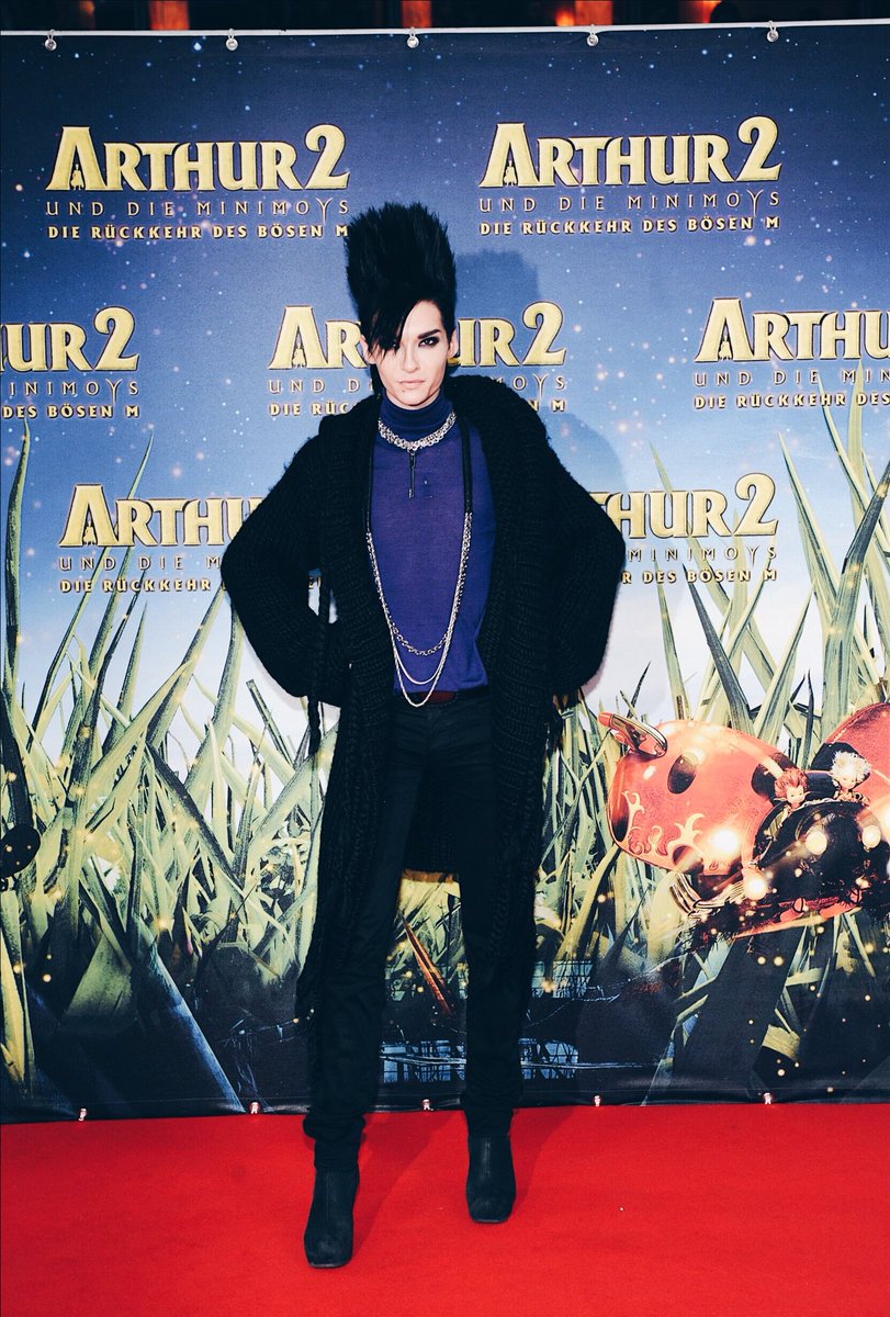 tbtokiohotel's tweet photo. 22.11.2009: Bill at the #arthur2 Premiere in Berlin, DE https://t.co/2cfAqxNQqZ