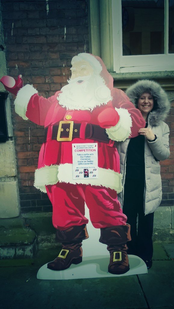 WorcesterTIC's tweet photo. Hello #WorcestershireHour Enter our Selfie with the TIC Santa Competition #WinaPrize Tag @WorcesterTic   🎅 https://t.co/Ub8VXz928k