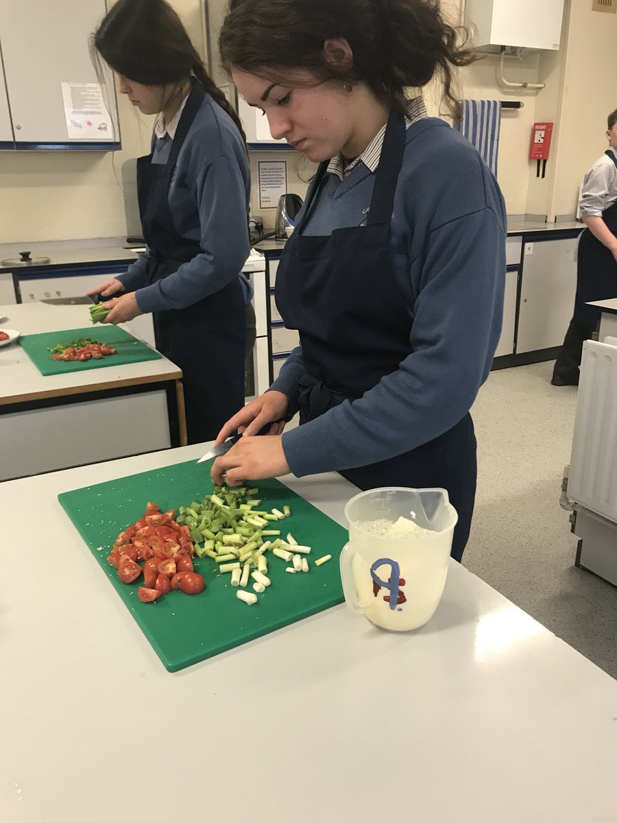 manley_ms's tweet image. 3rd students practising practical tasks 🥙
