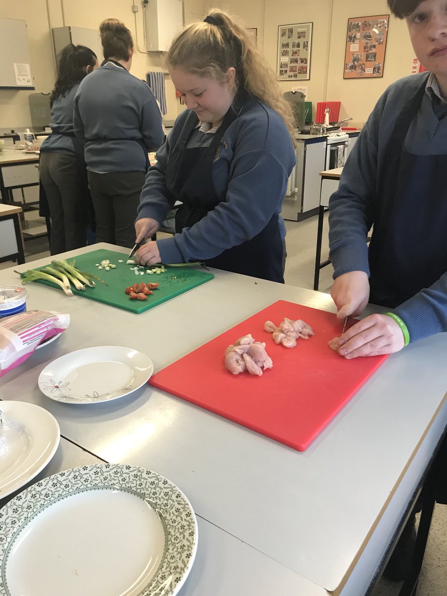 manley_ms's tweet image. 3rd students practising practical tasks 🥙