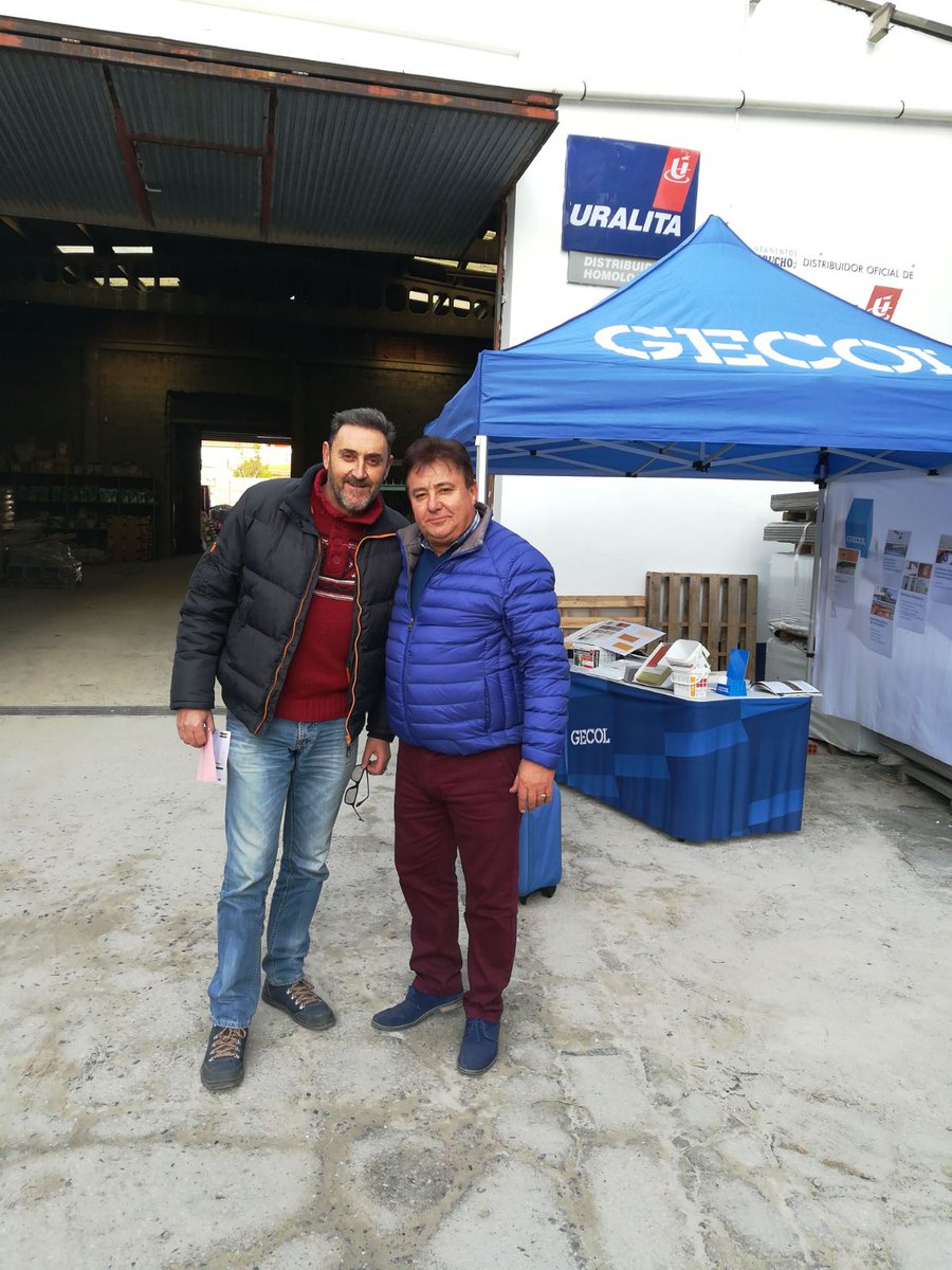 GECOLoficial's tweet photo. Punto de Venta Activo en Saneamientos Currucho, Noya (La Coruña) con @ARegueiraGECOL y su Gerente #GECOLequipo #SiempreCerca #PVAgecol https://t.co/pydptRwhOY